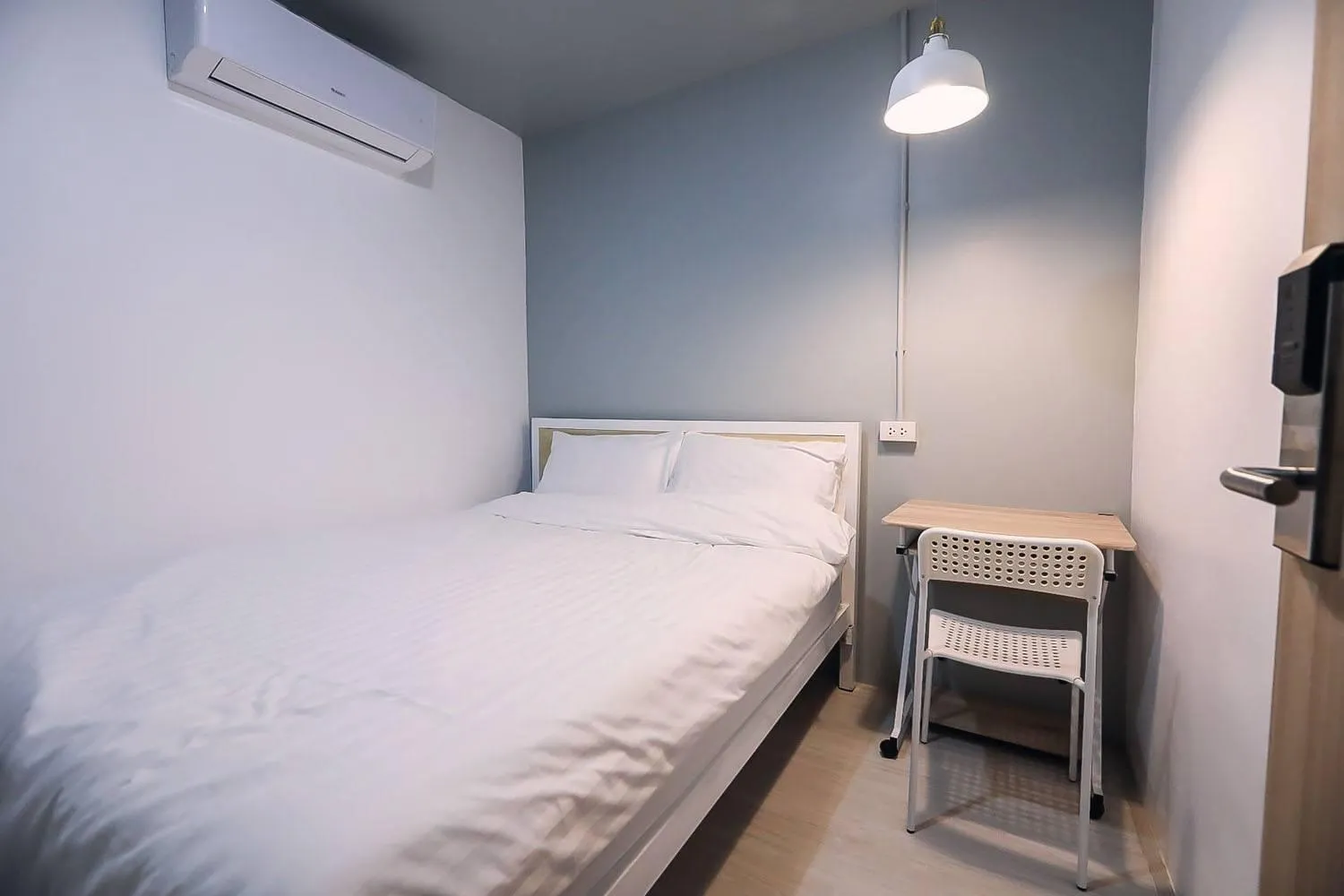 Bed in Local Time Bangkok Hostel&Cafe