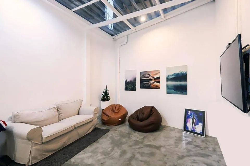 Local Time Bangkok Hostel&Cafe