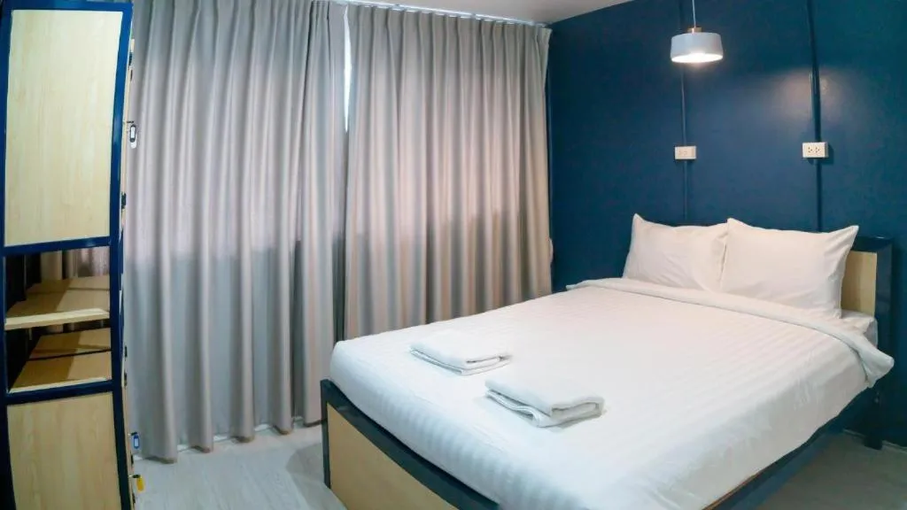 Bed in Local Time Bangkok Hostel&Cafe