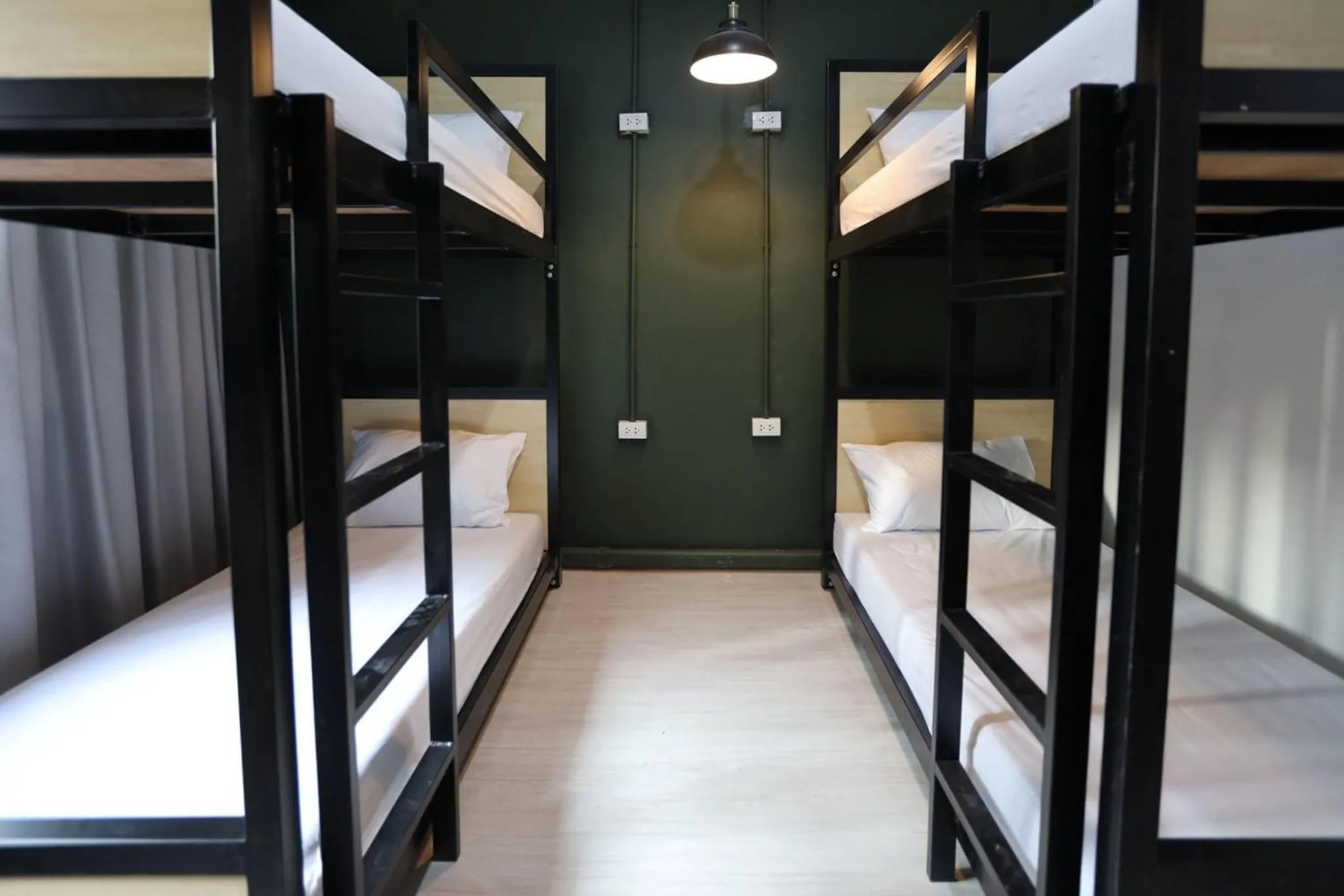 Bed in Local Time Bangkok Hostel&Cafe