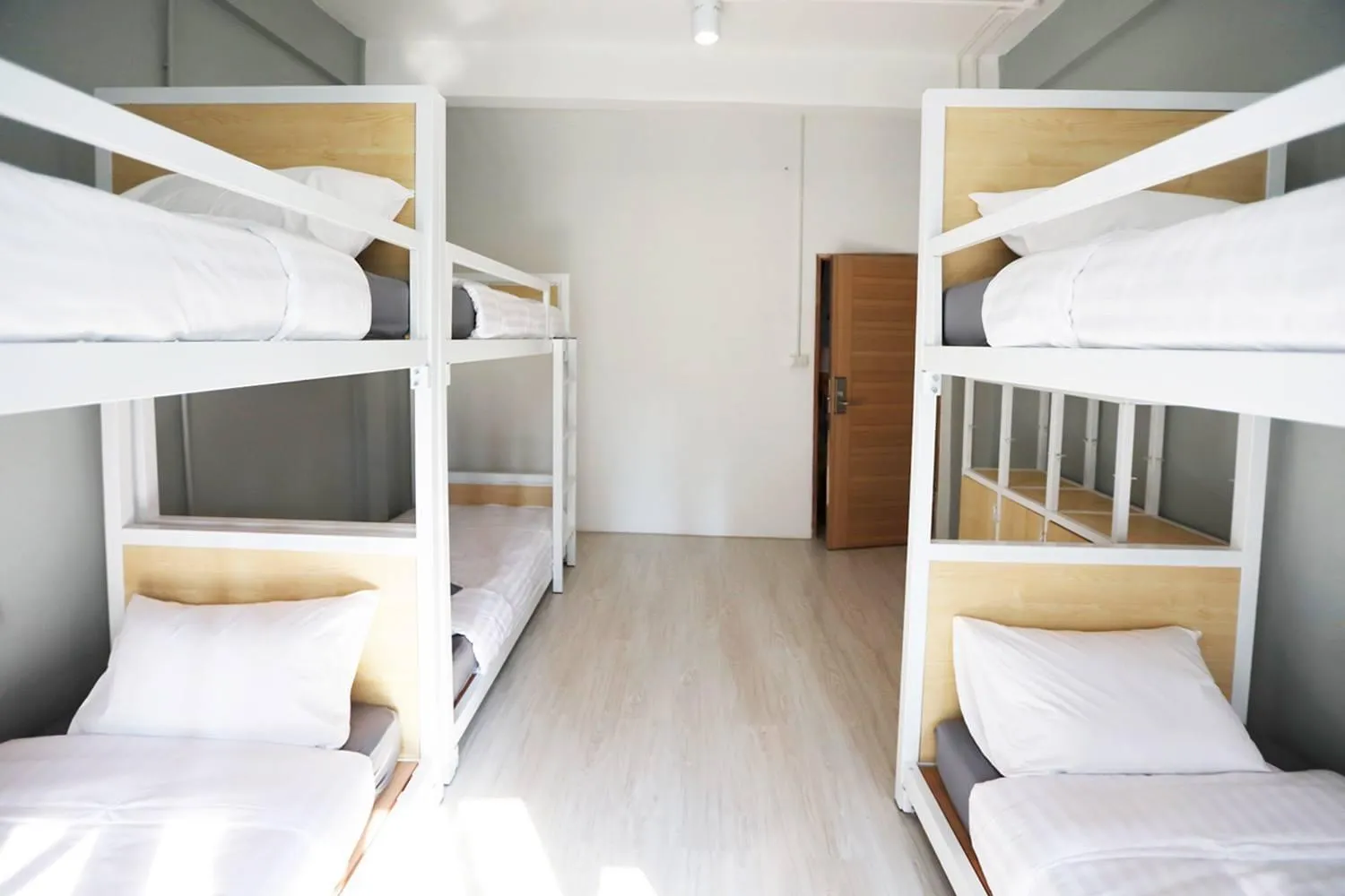 Bed in Local Time Bangkok Hostel&Cafe