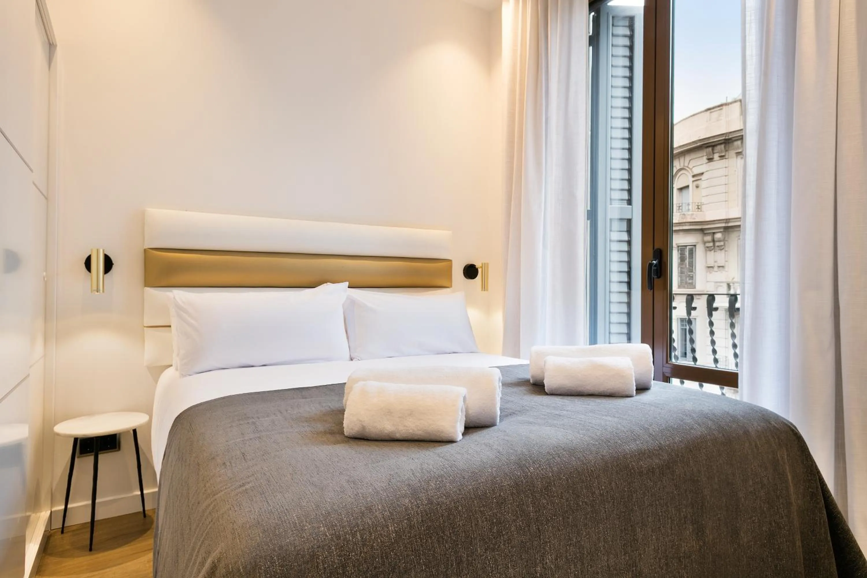 Bedroom, Bed in Vale Suites