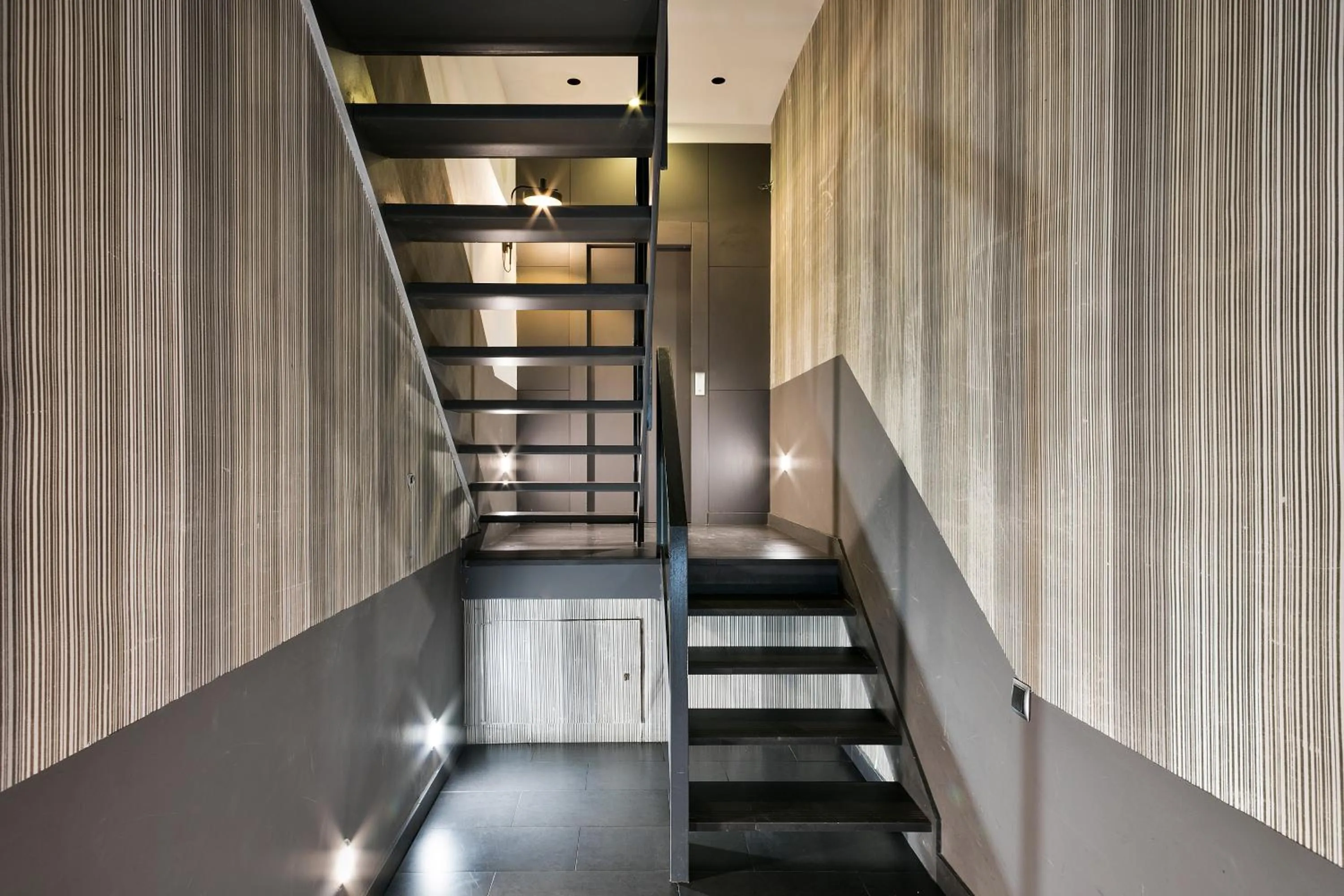 Facade/entrance in Vale Suites