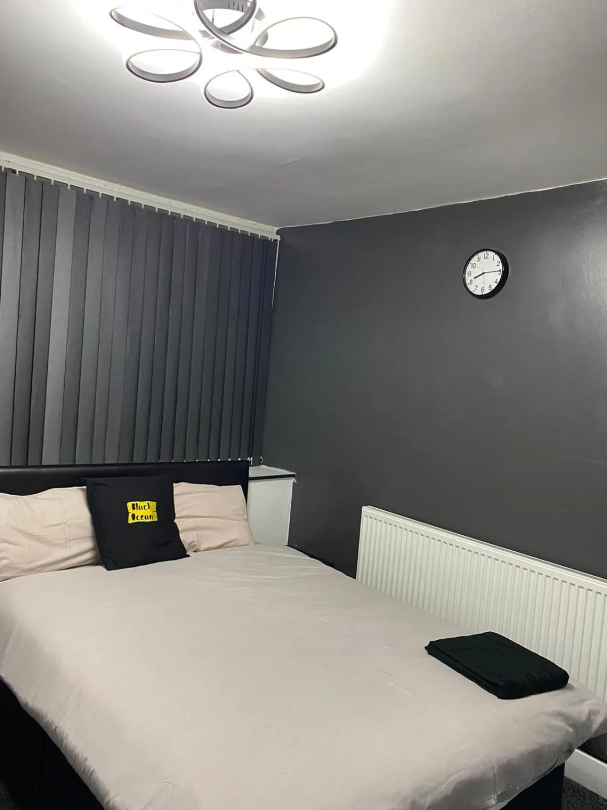 Bedroom, Bed in Black Ocean Holiday Apartments