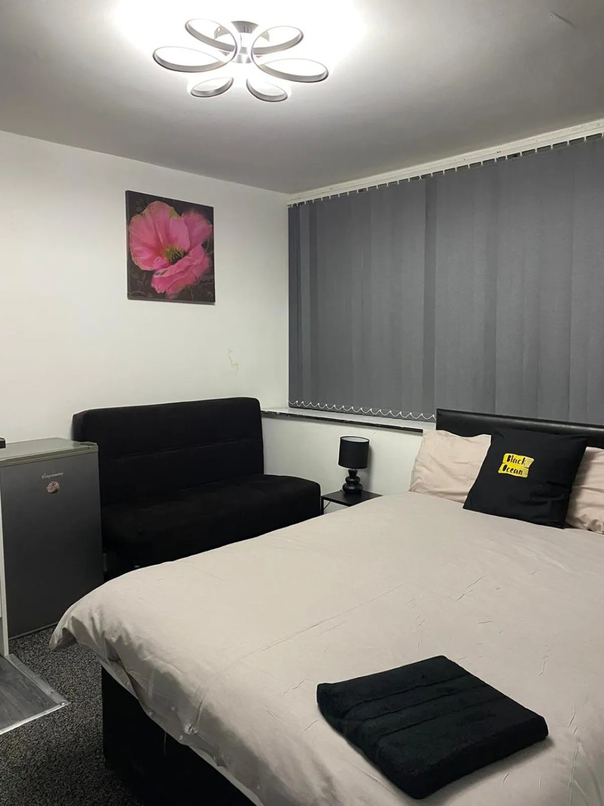 Bedroom, Bed in Black Ocean Holiday Apartments