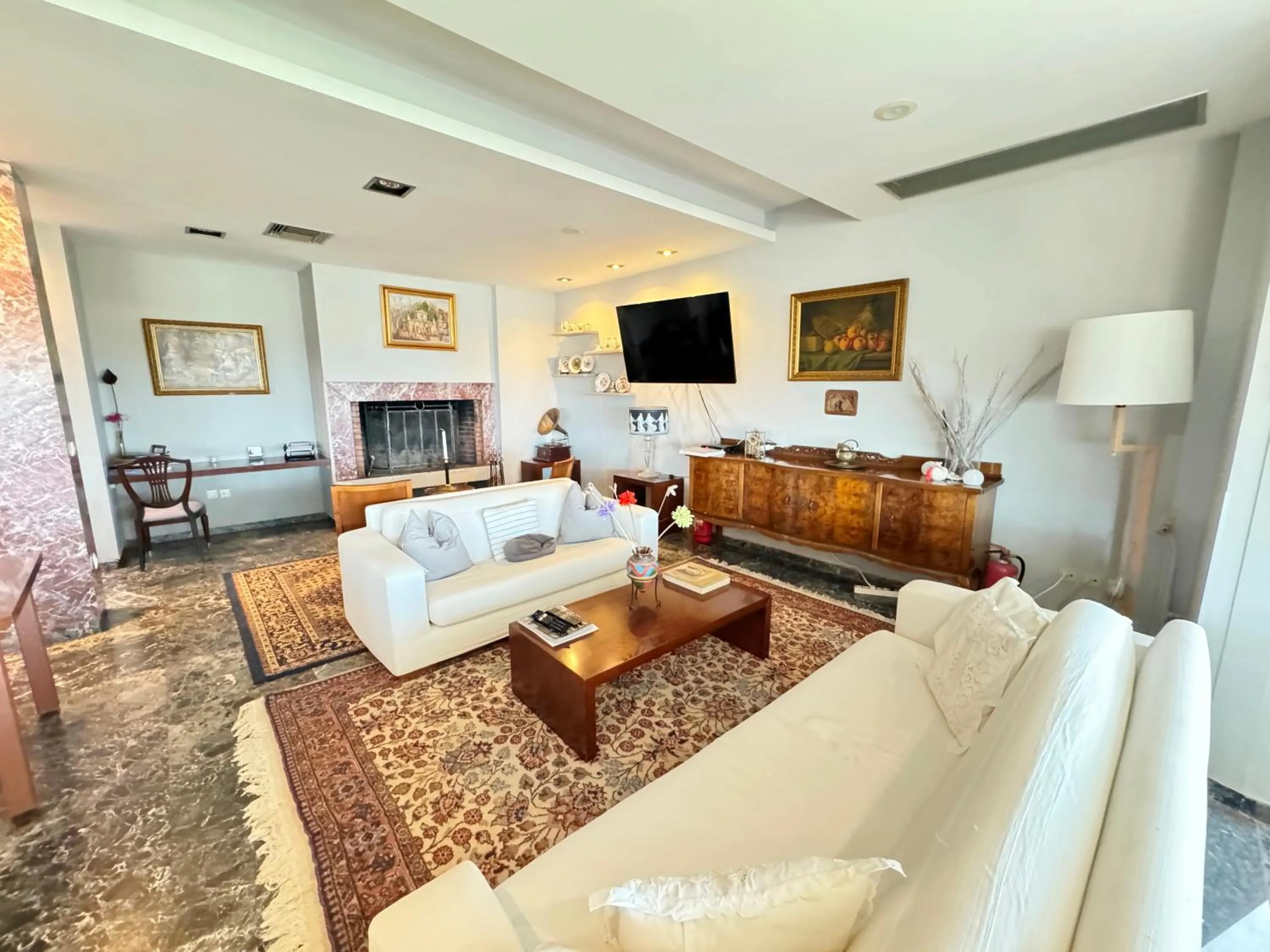 Communal lounge/ TV room in Myrto Hotel