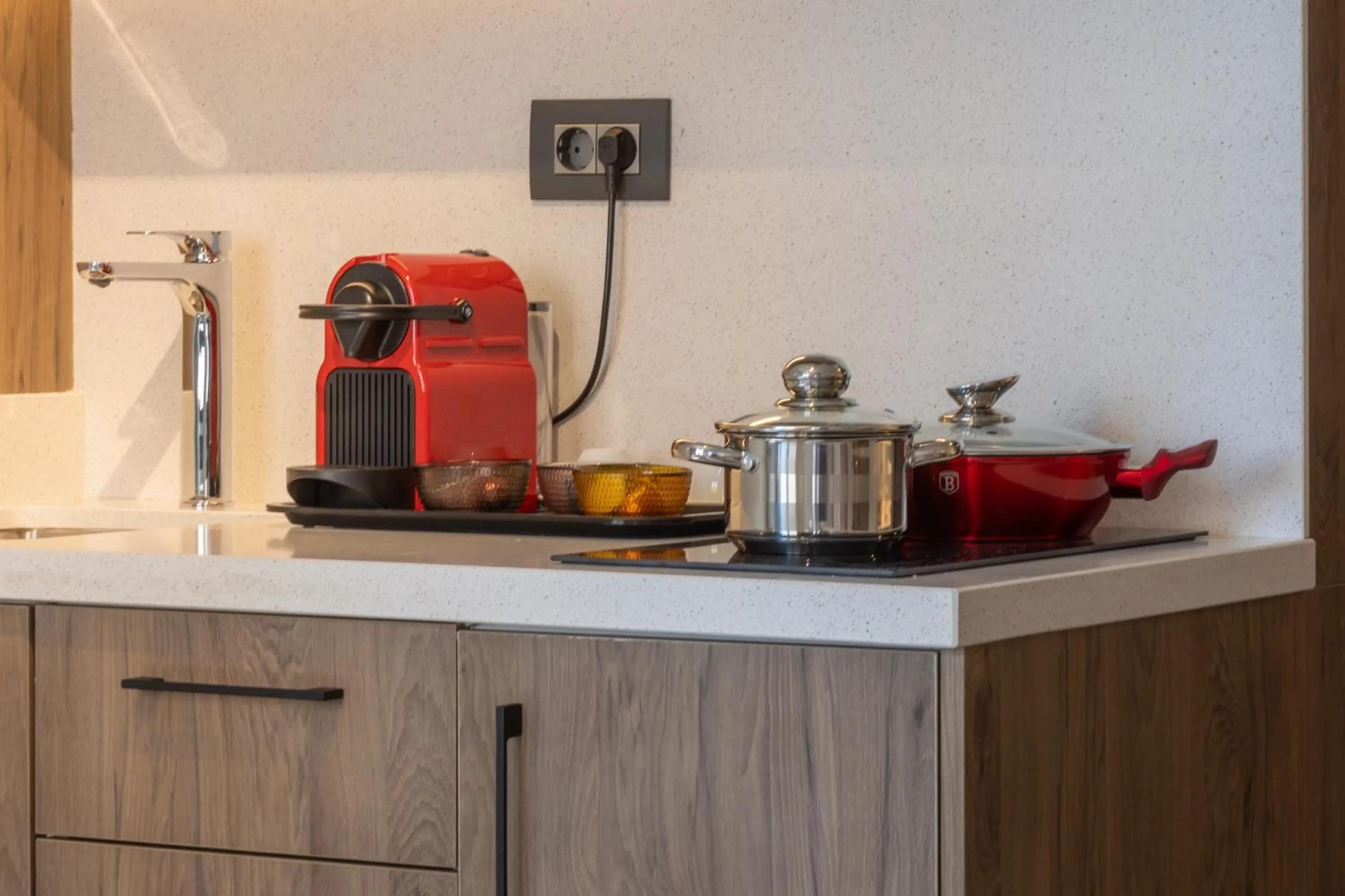 Coffee/tea facilities in 507 Athens