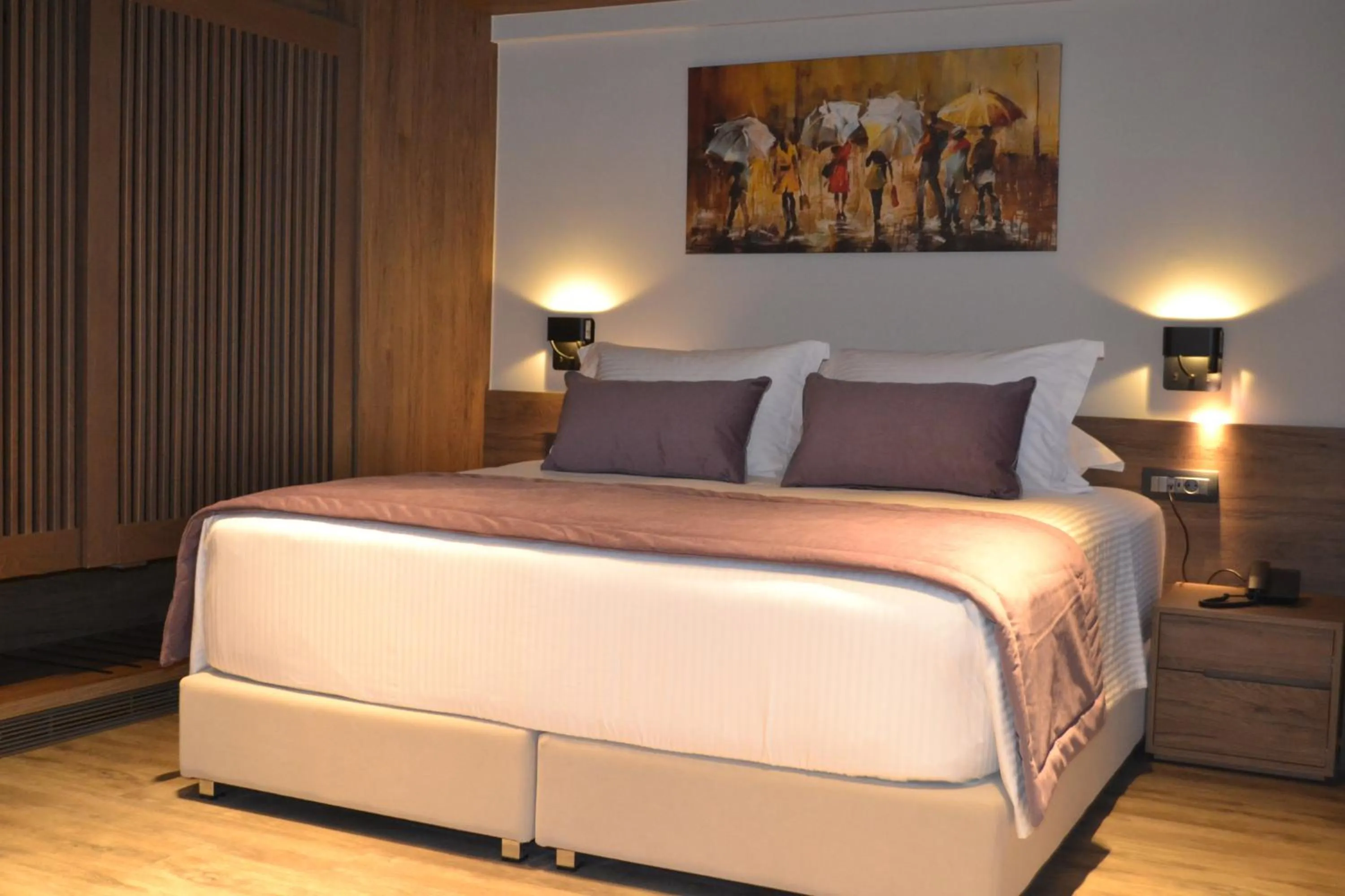 Photo of the whole room, Bed in 507 Athens