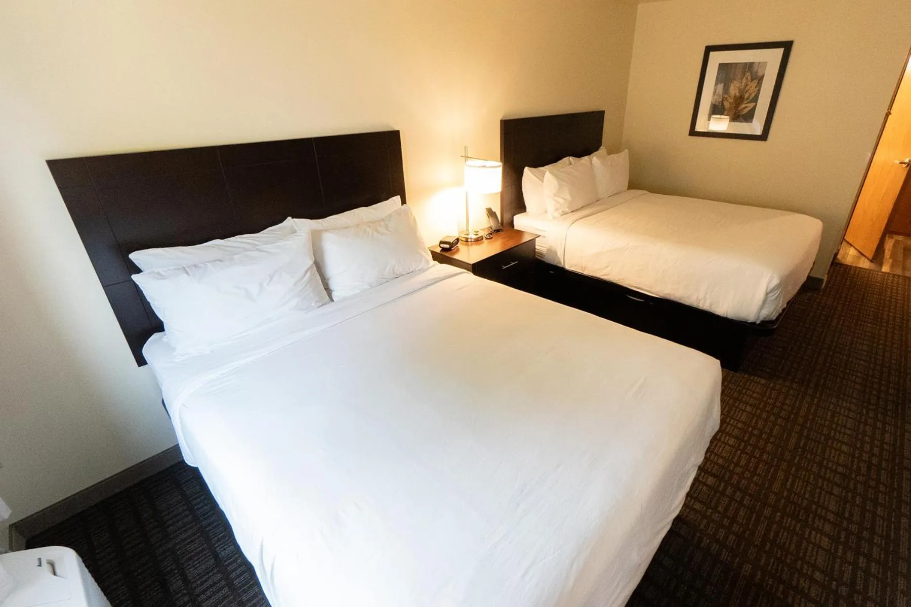 Bedroom, Bed in Cobblestone Hotel & Suites-Sheldon