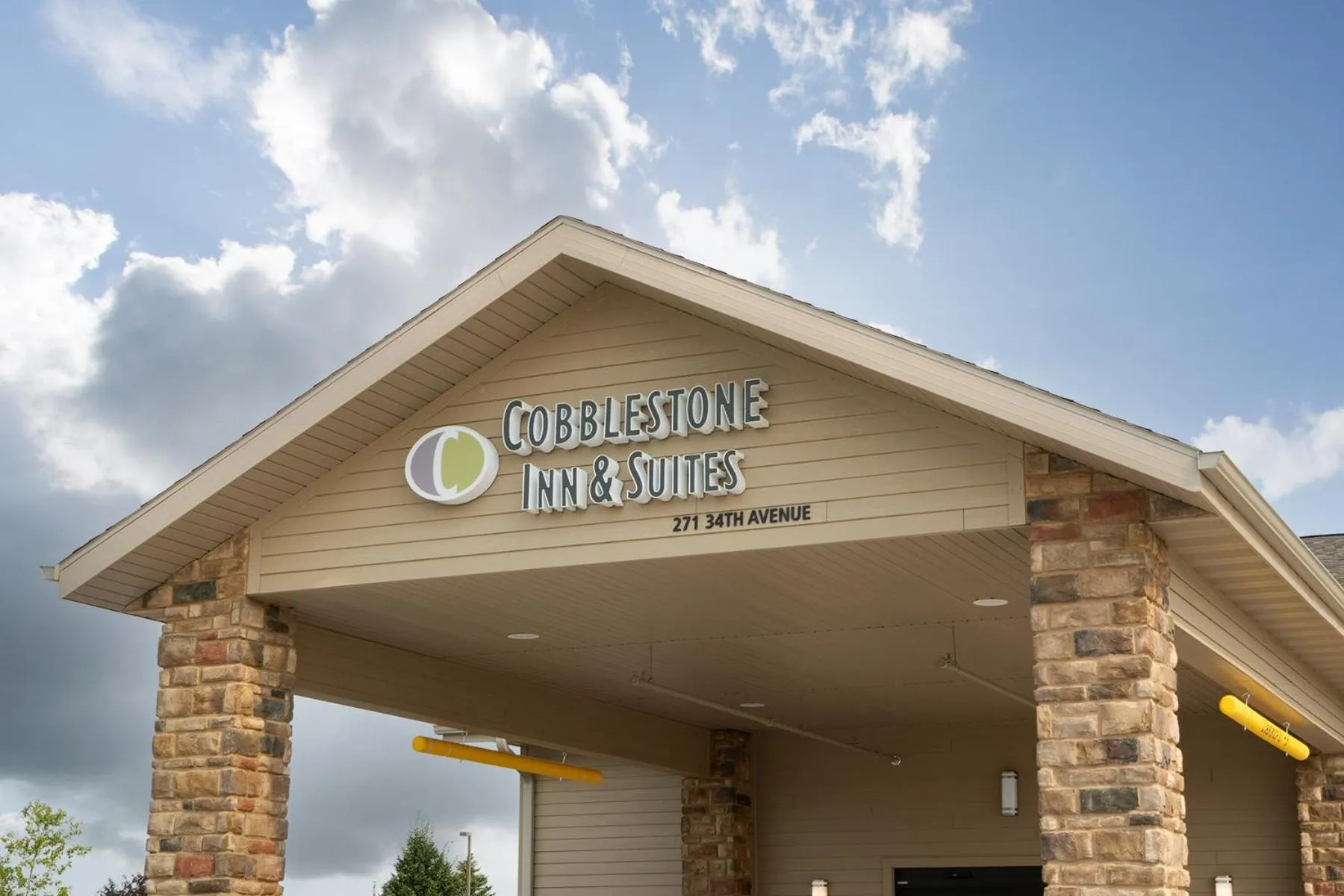 Property building in Cobblestone Hotel & Suites-Sheldon