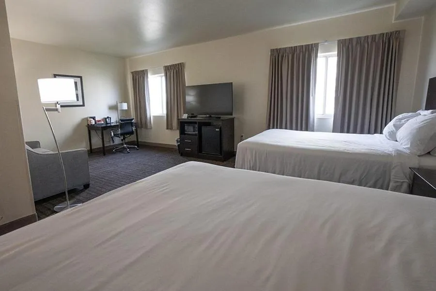 Bed in Cobblestone Hotel & Suites-Sheldon