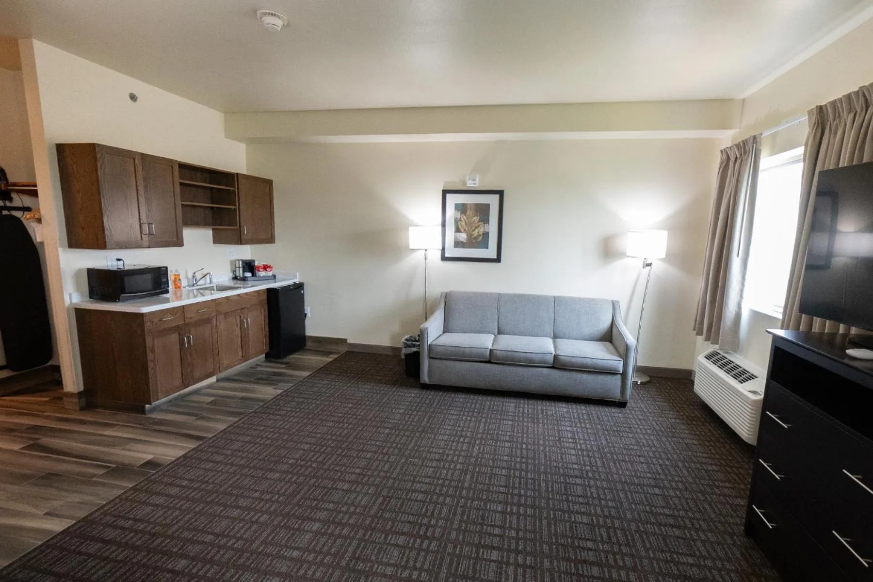 Kitchen or kitchenette in Cobblestone Hotel & Suites-Sheldon