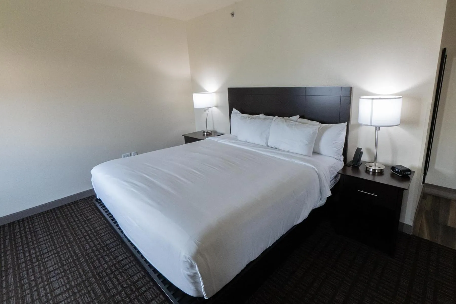 Bed in Cobblestone Hotel & Suites-Sheldon