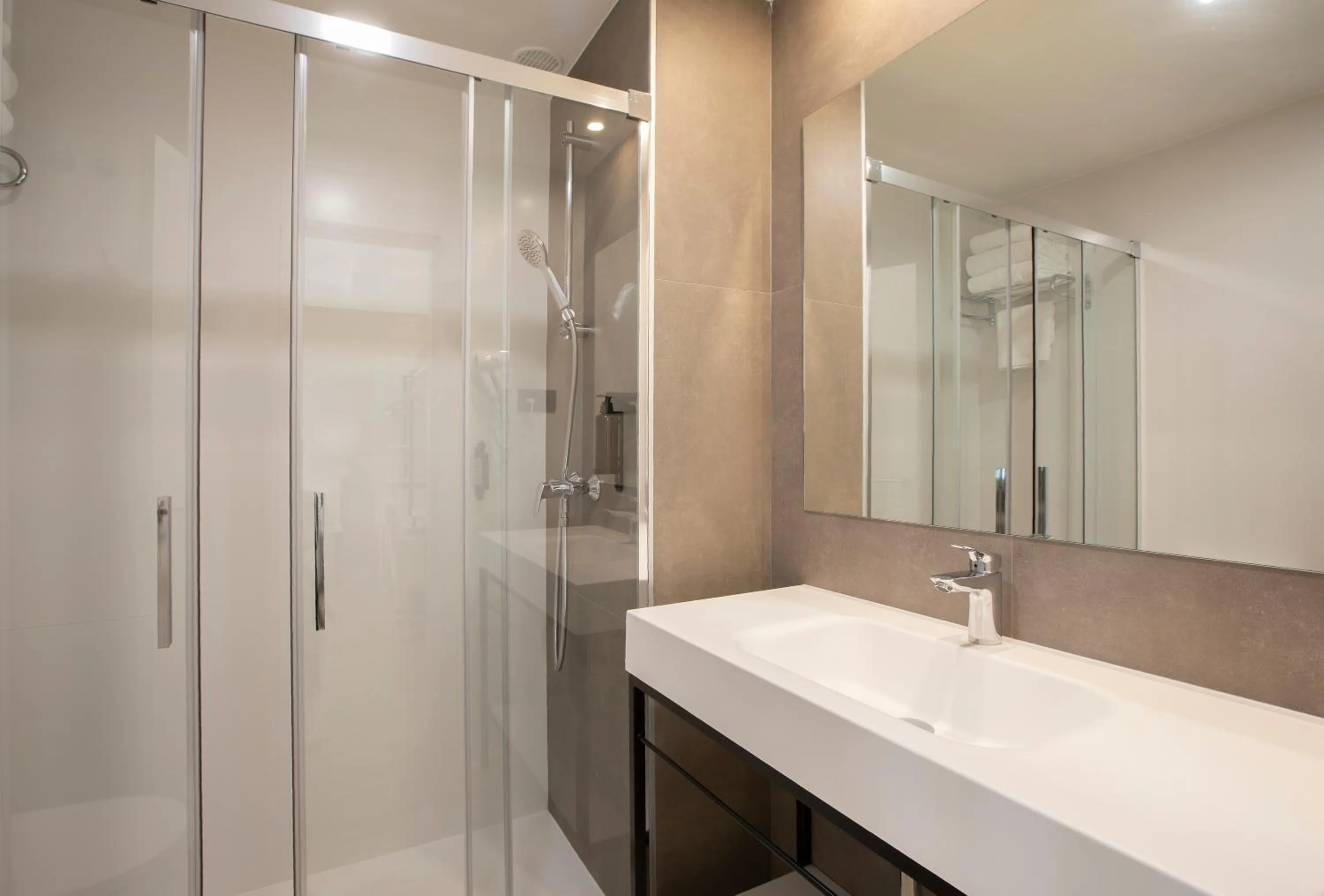 Shower in Porcel Ganivet