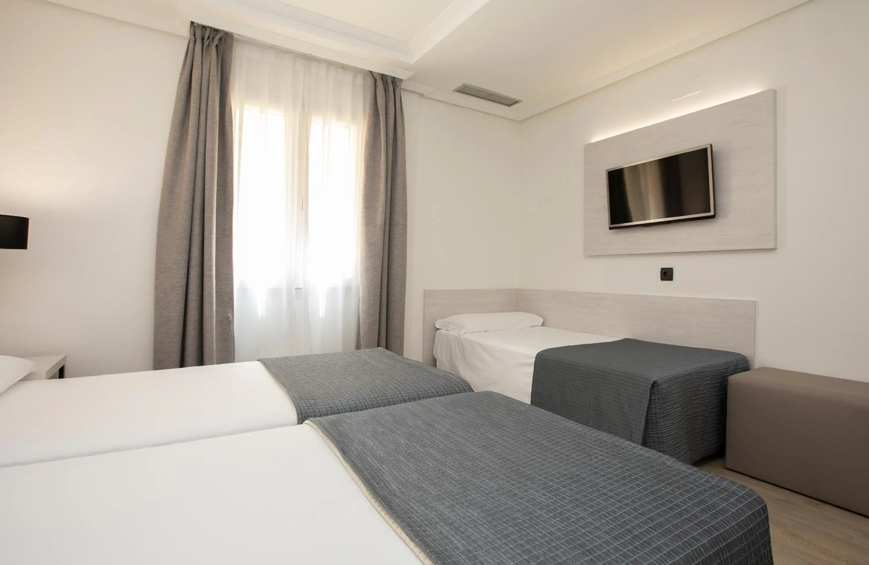 Family Room (2 Adults + 2 Children) in Porcel Ganivet Family Room (2 Adults + 2 Children) in Porcel Ganivet