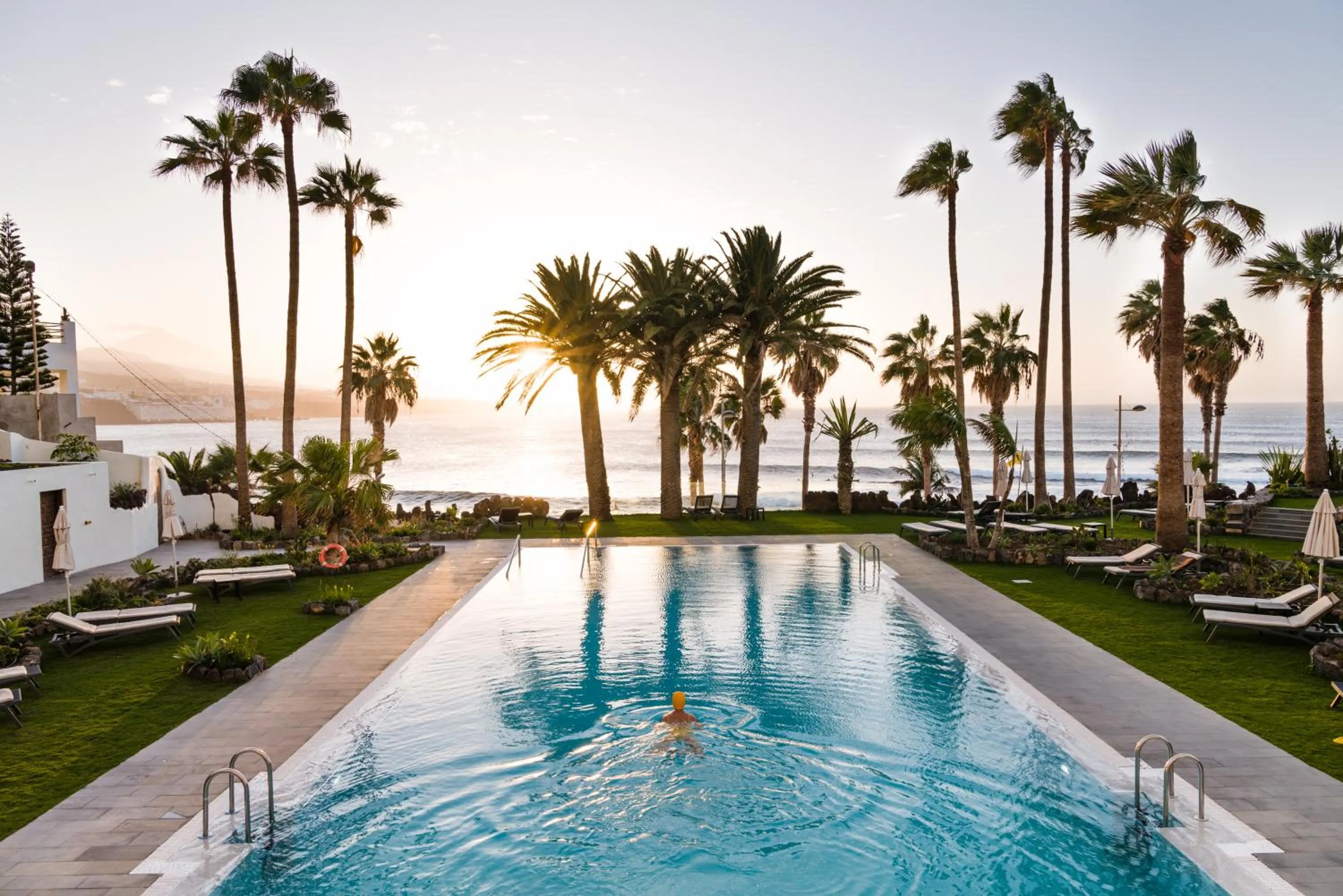 Swimming pool in OCEANO Health Spa Hotel