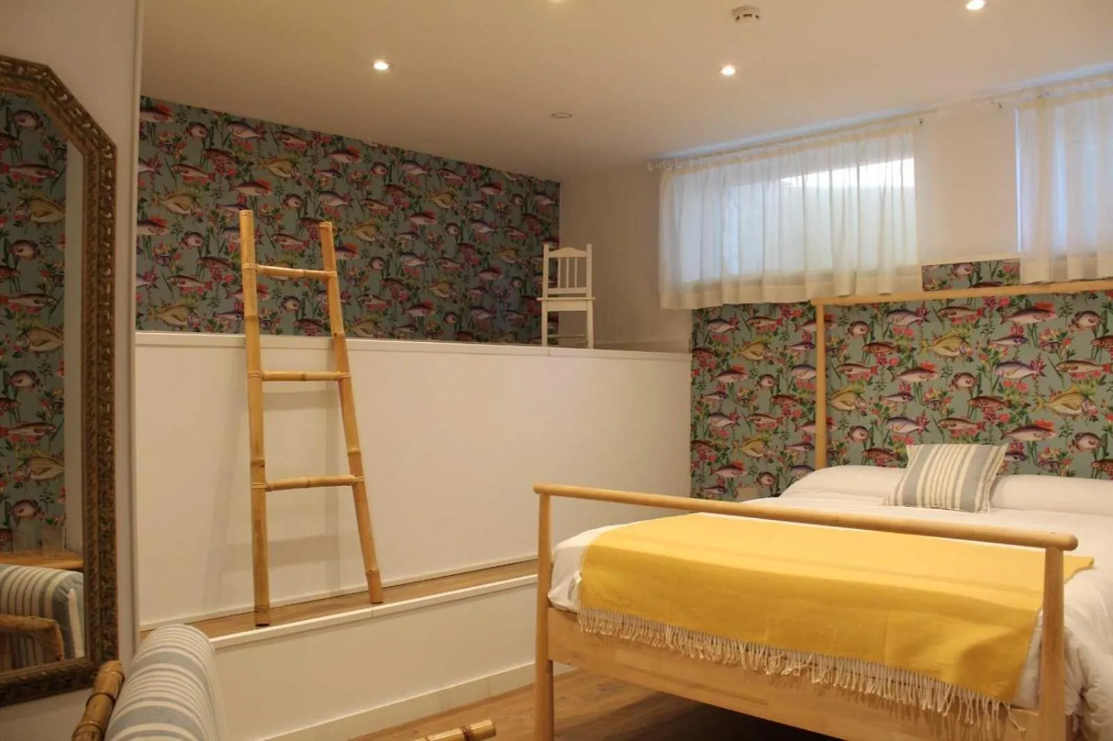 Photo of the whole room, Bed in finca dos Mares