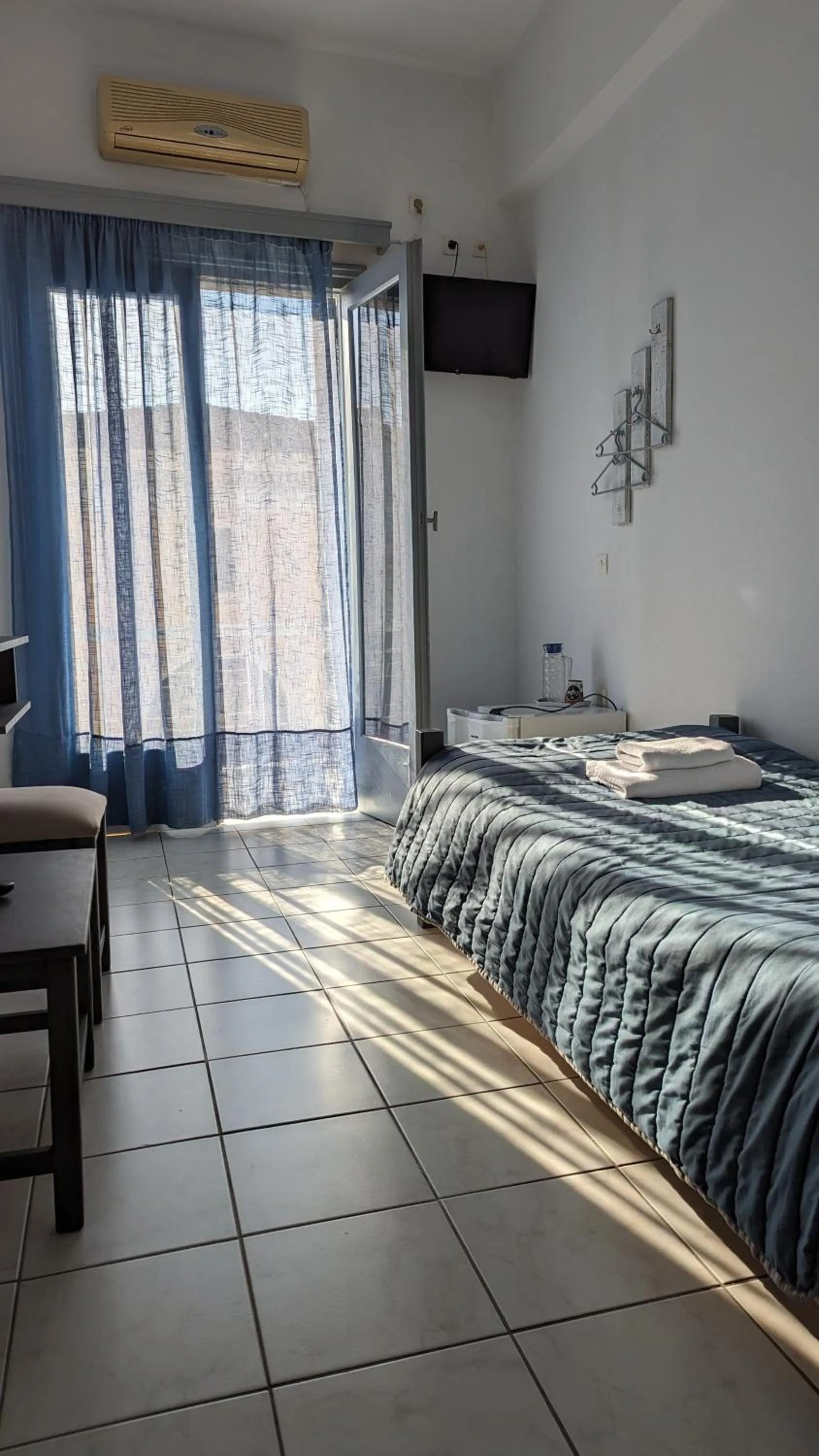 Bed in Hotel Theoxenia