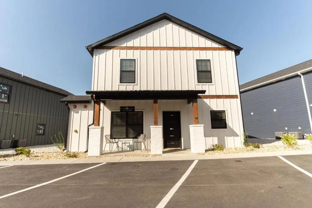 Chalet 1896 at Table Rock Lake