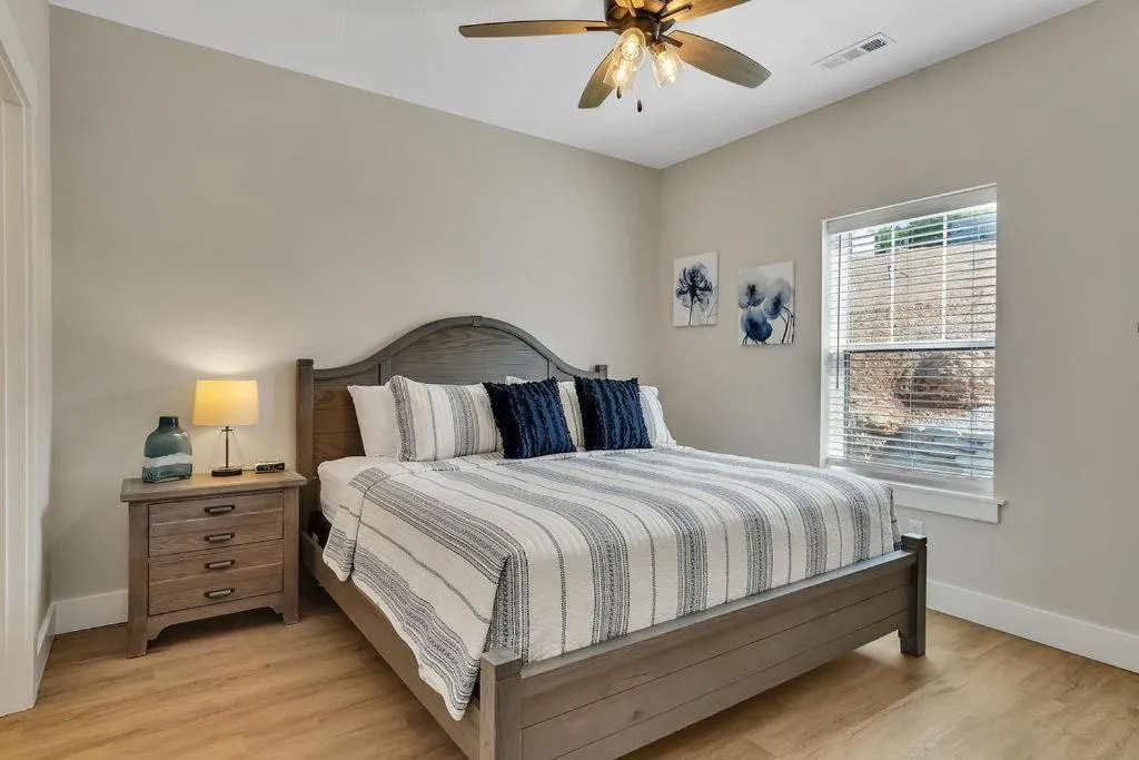 Bed in Chalet 1896 at Table Rock Lake