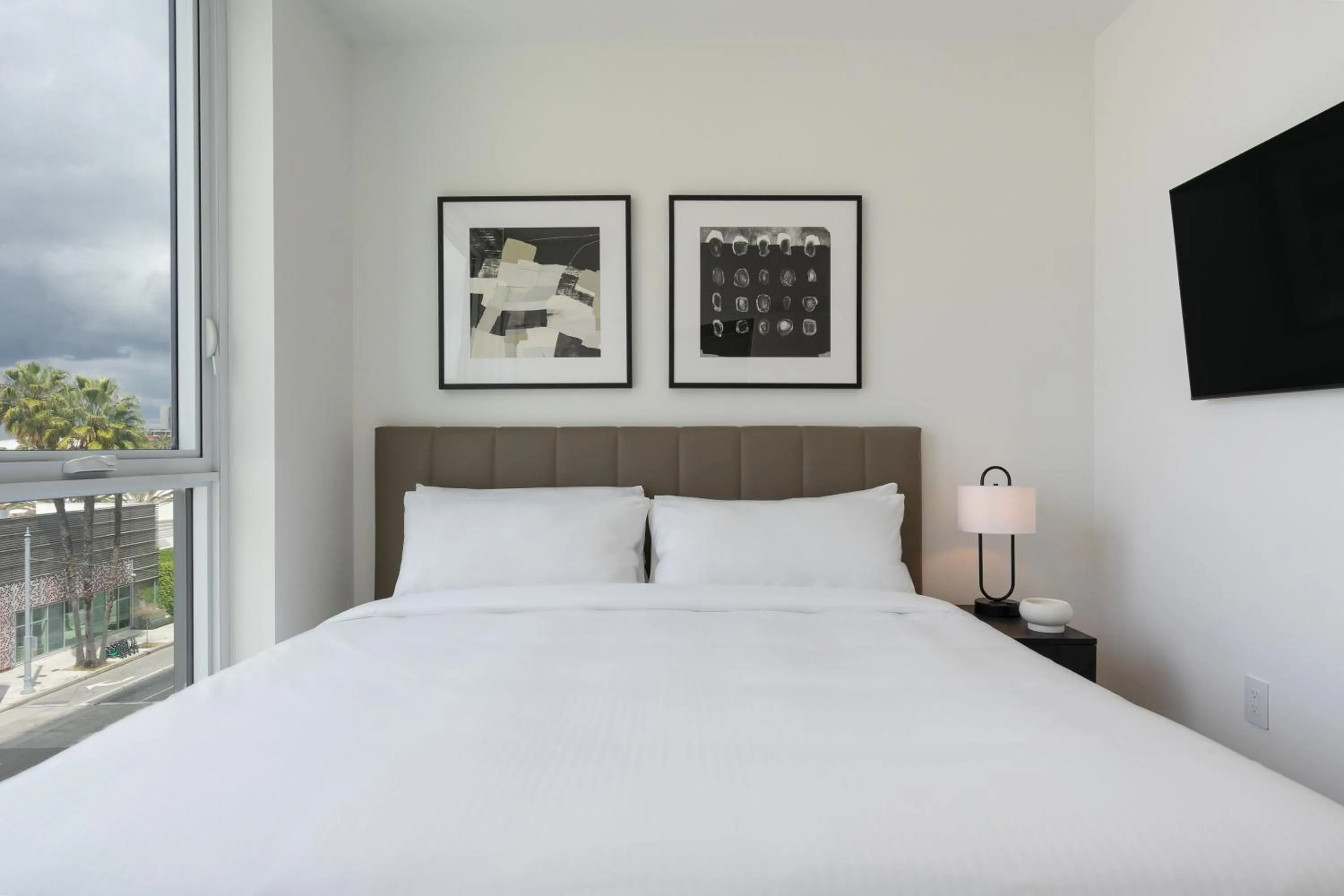 Bed in Level Long Beach - East Village