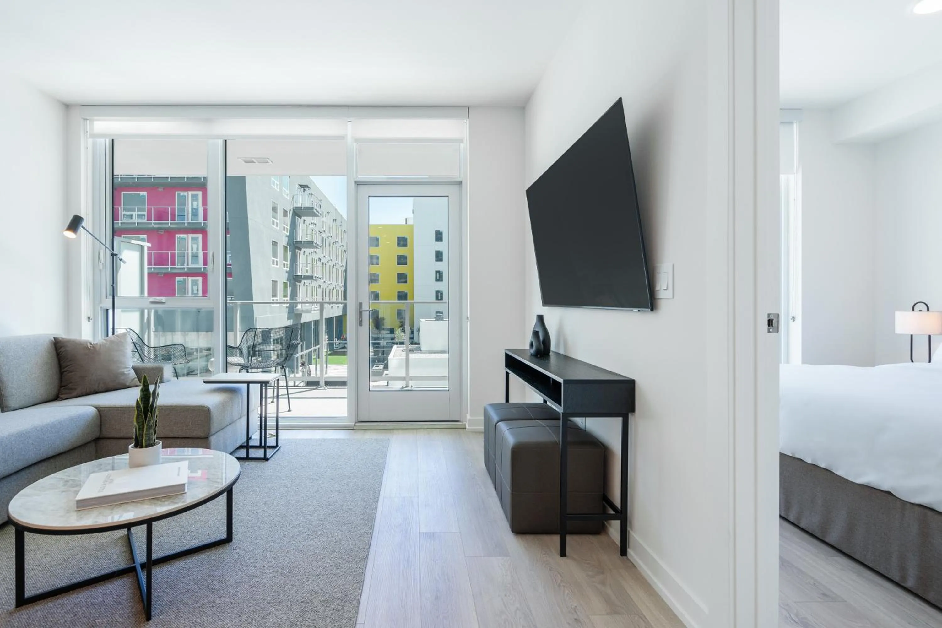 Living room, Bed in Level Long Beach - East Village