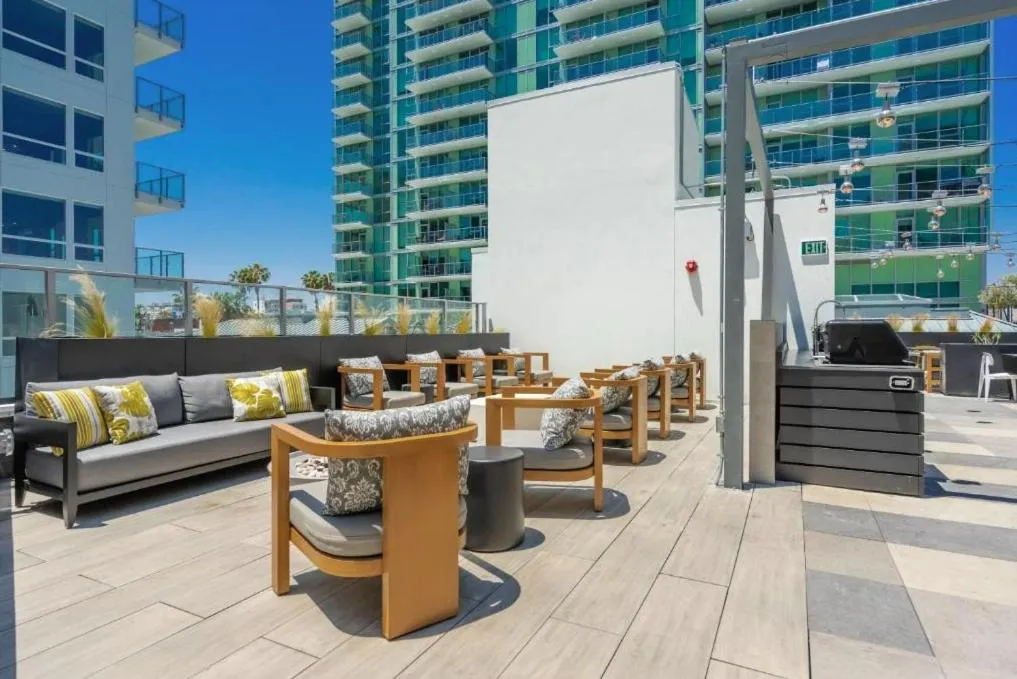 Communal lounge/ TV room in Level Long Beach - East Village