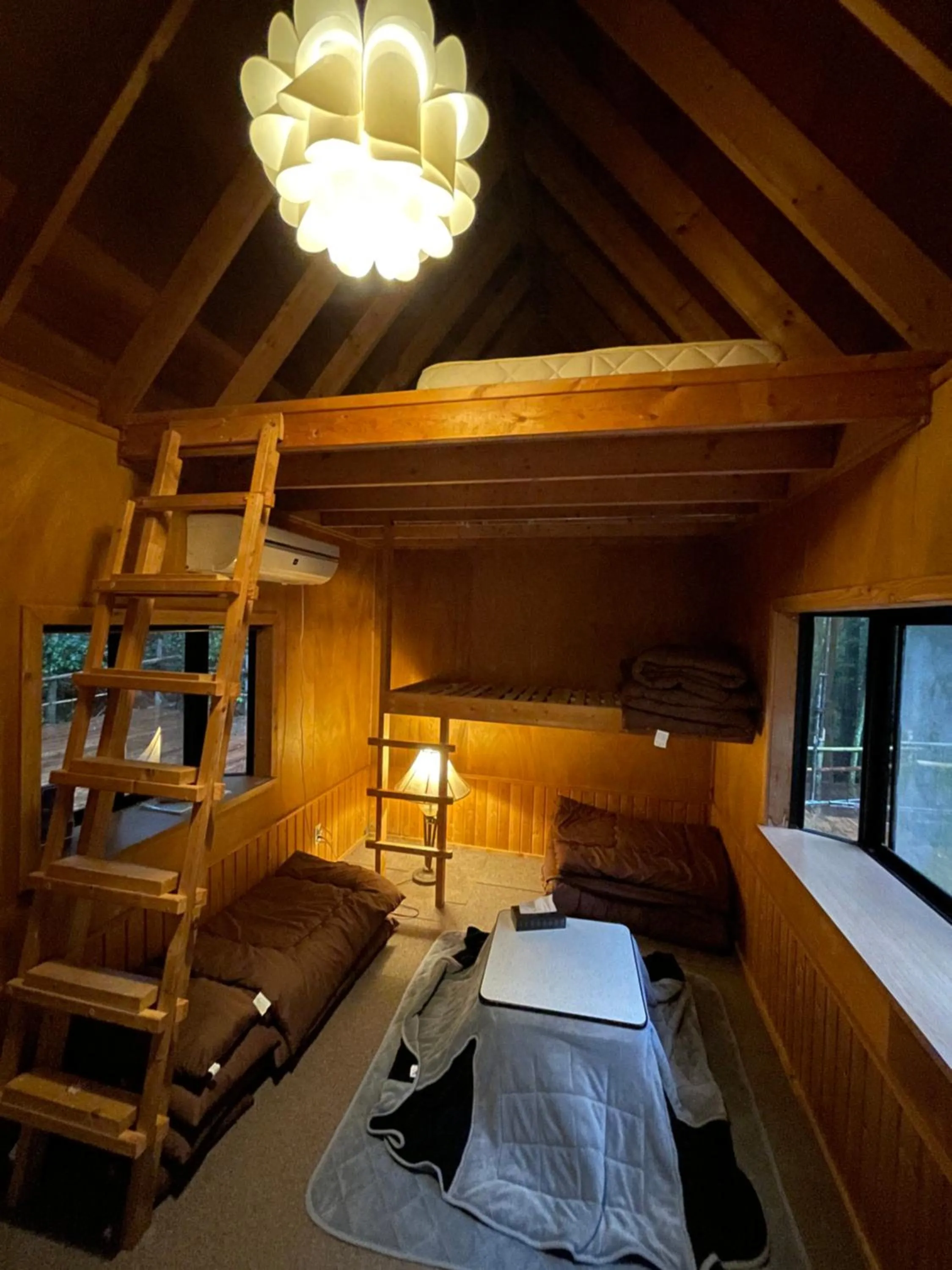 Photo of the whole room, Bed in Nakadaki Art Village