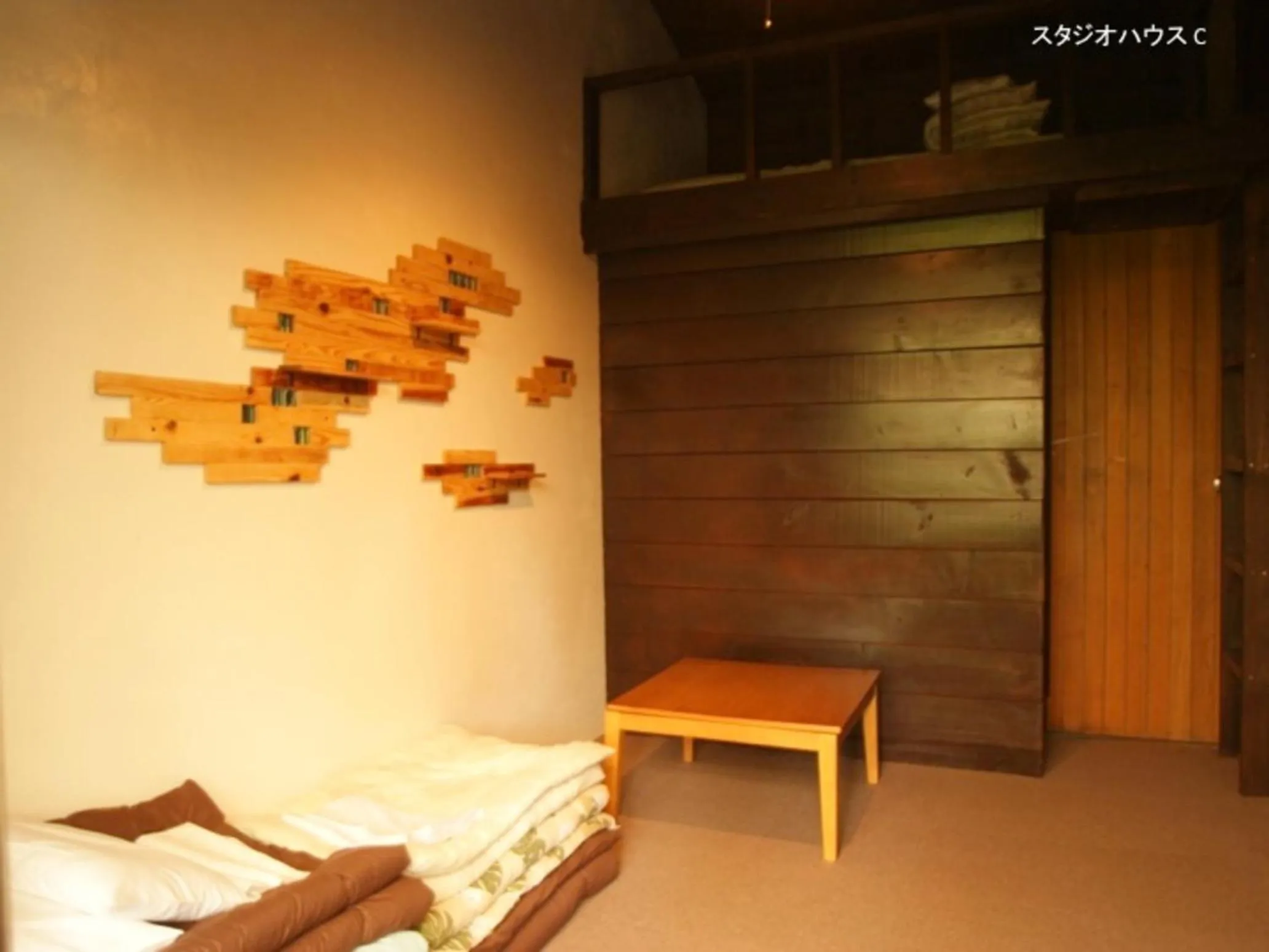 Photo of the whole room, Bed in Nakadaki Art Village