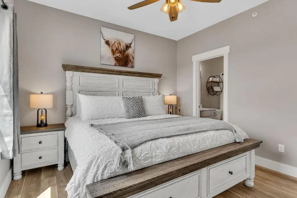 Bed in Lakehouse Lodge