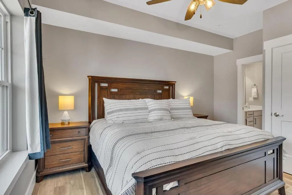 Bed in Lakehouse Lodge