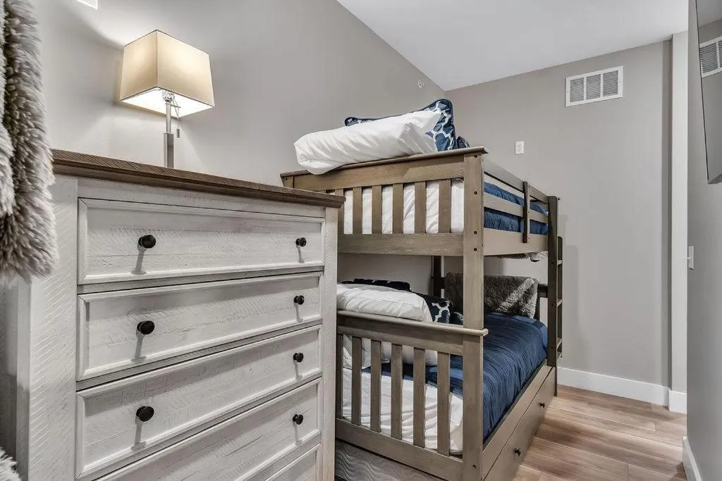 Bed in Lakehouse Lodge