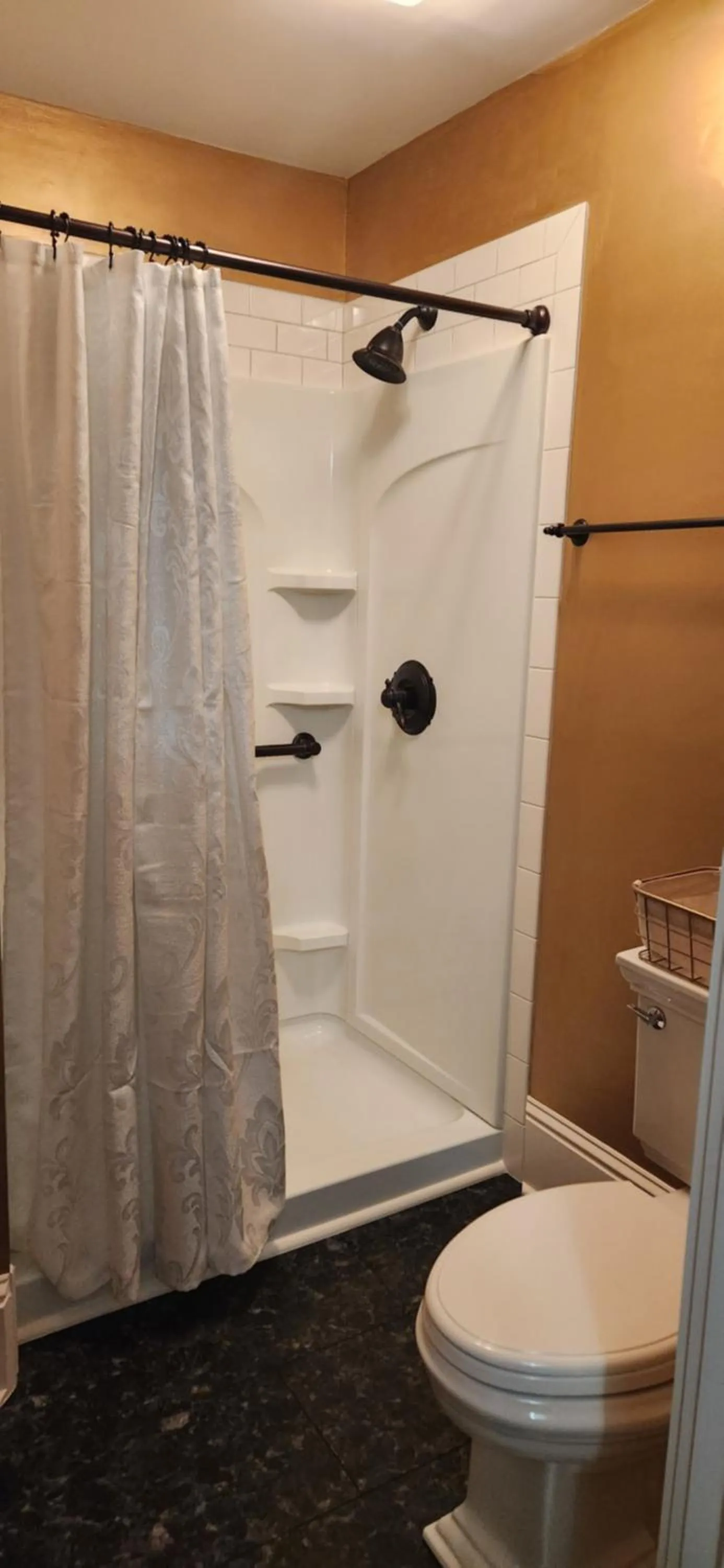 Shower in Oaklawn Inn