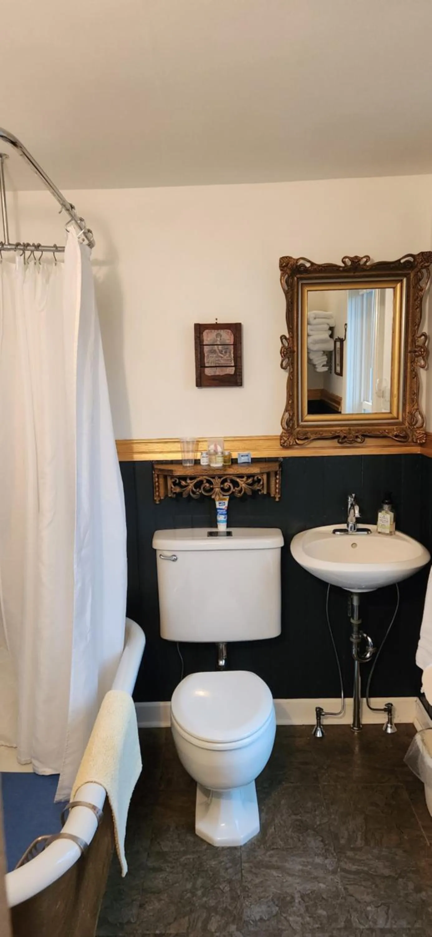 Toilet in Oaklawn Inn