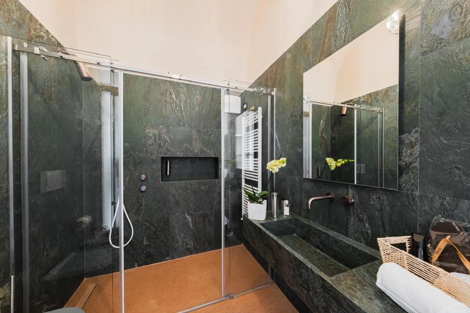 Shower in Imperial Paradise