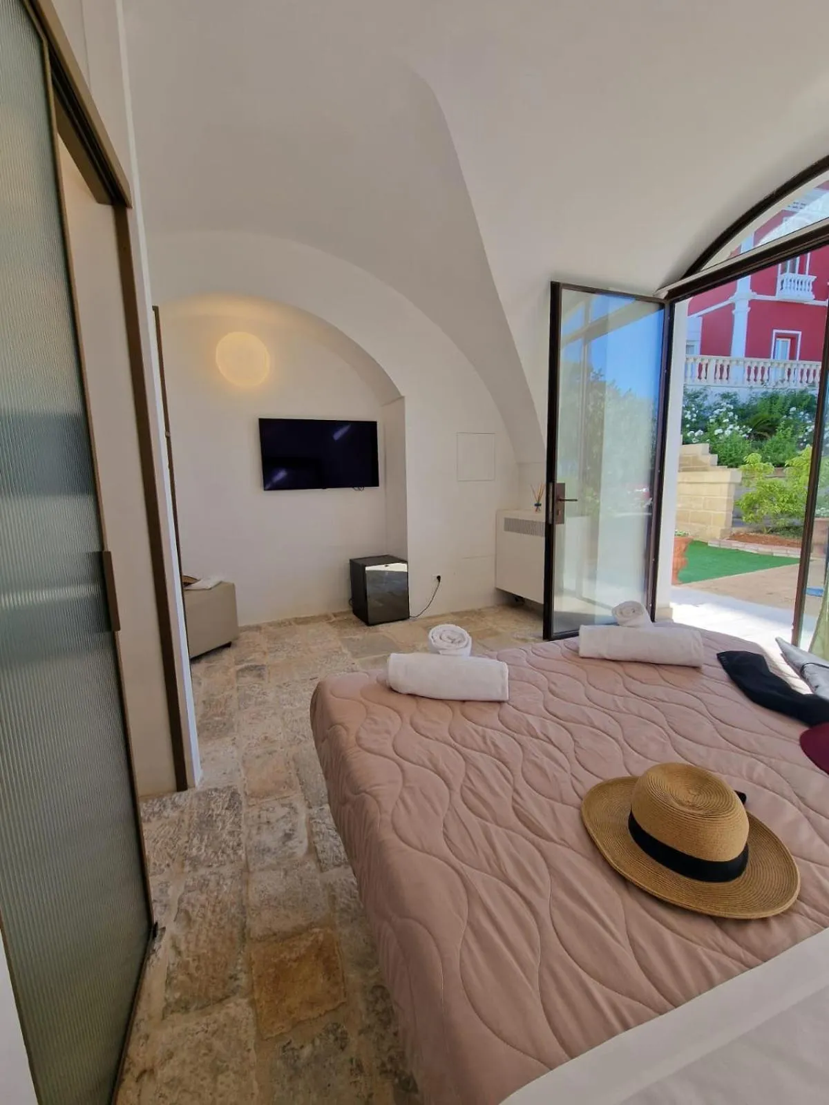 Bed in Imperial Paradise