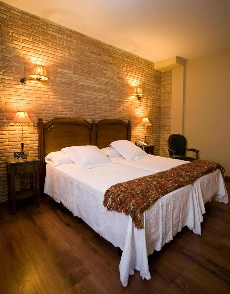 Bedroom, Bed in Posada Los Condestables Hotel & Spa