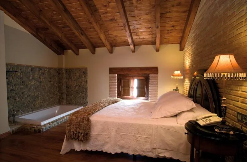 Bedroom, Bed in Posada Los Condestables Hotel & Spa