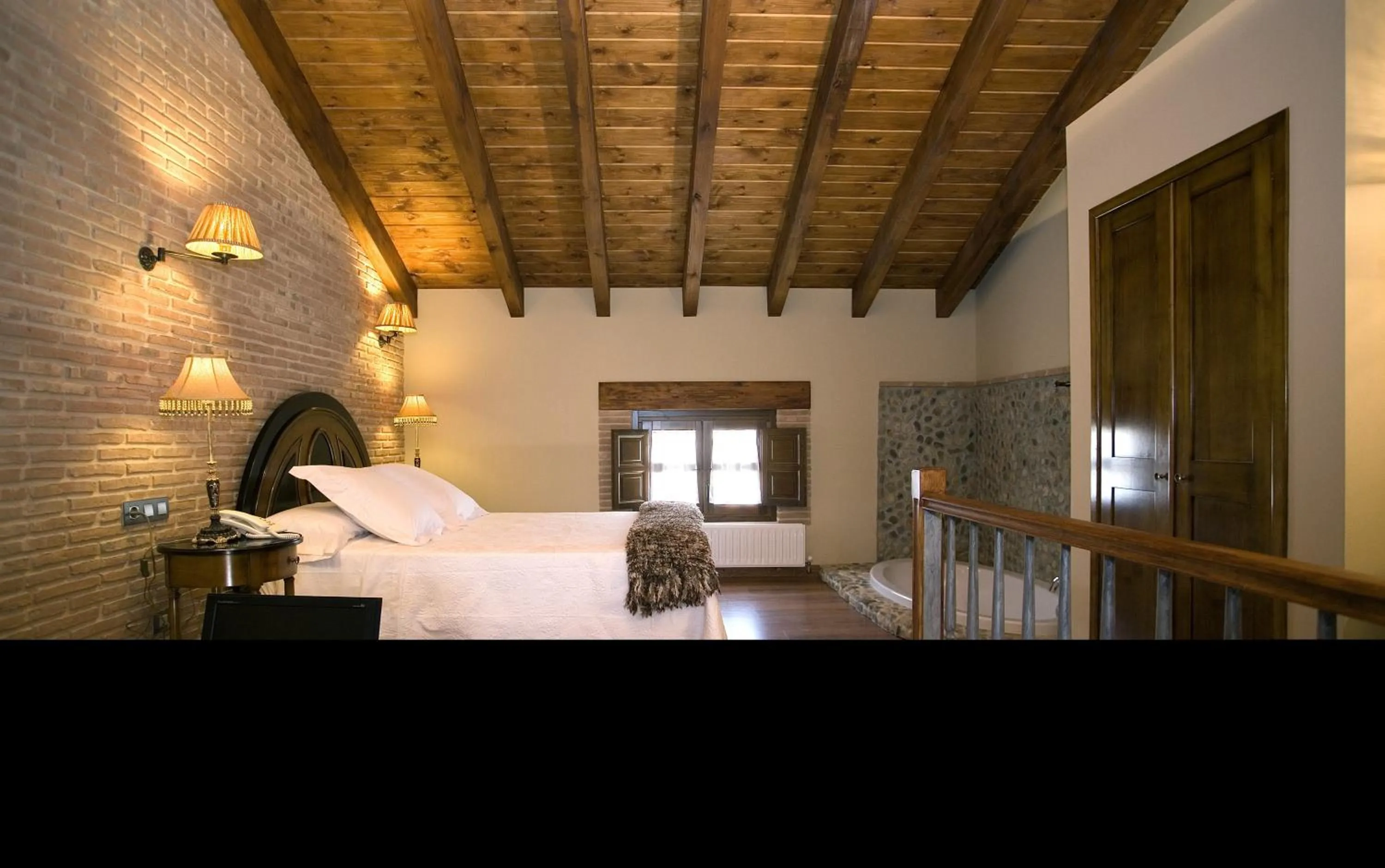 Bedroom, Bed in Posada Los Condestables Hotel & Spa