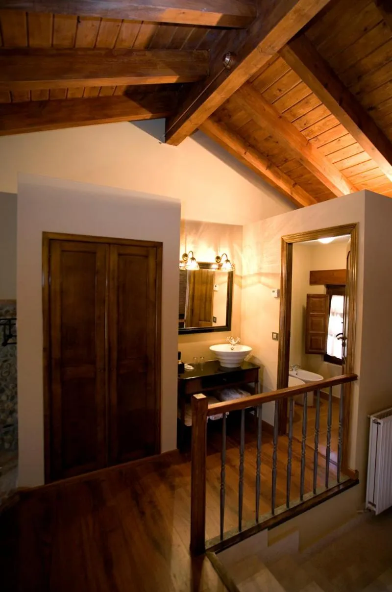 Bathroom in Posada Los Condestables Hotel & Spa