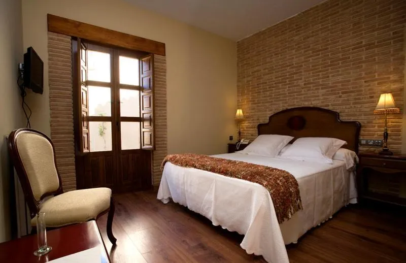 Bedroom, Bed in Posada Los Condestables Hotel & Spa