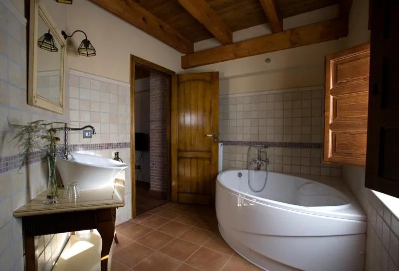 Bathroom in Posada Los Condestables Hotel & Spa