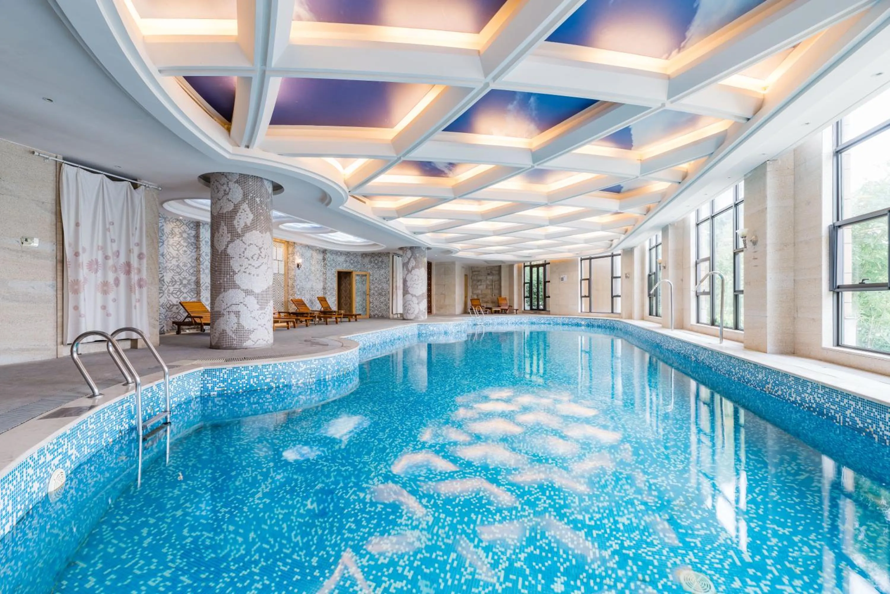 Swimming pool in S&N Hotel Chaohu