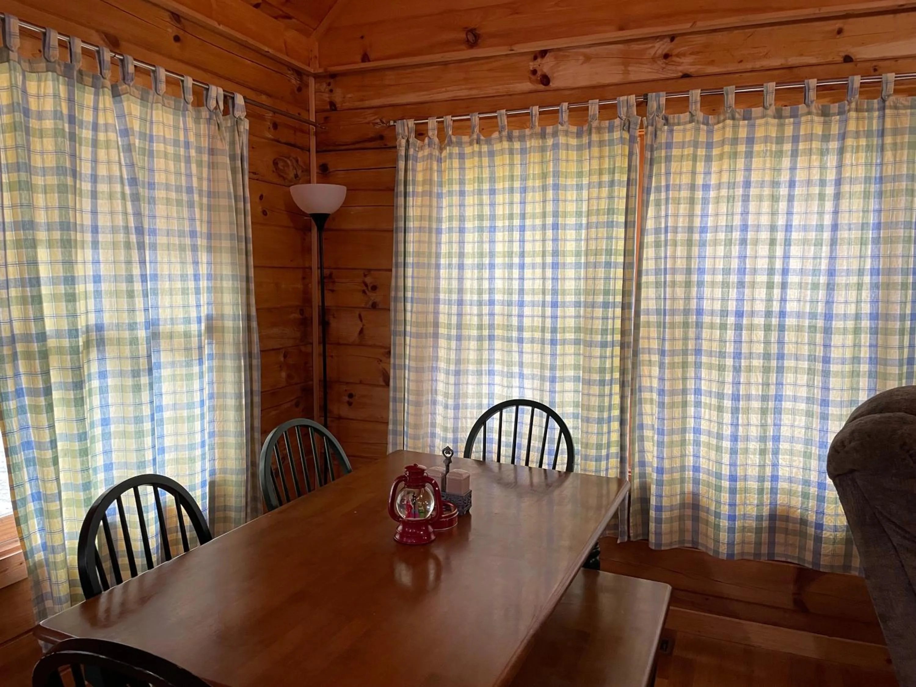 Alpenhaus Cabins Real Log Home in Helen Ga Mountains with hot tub and balconies