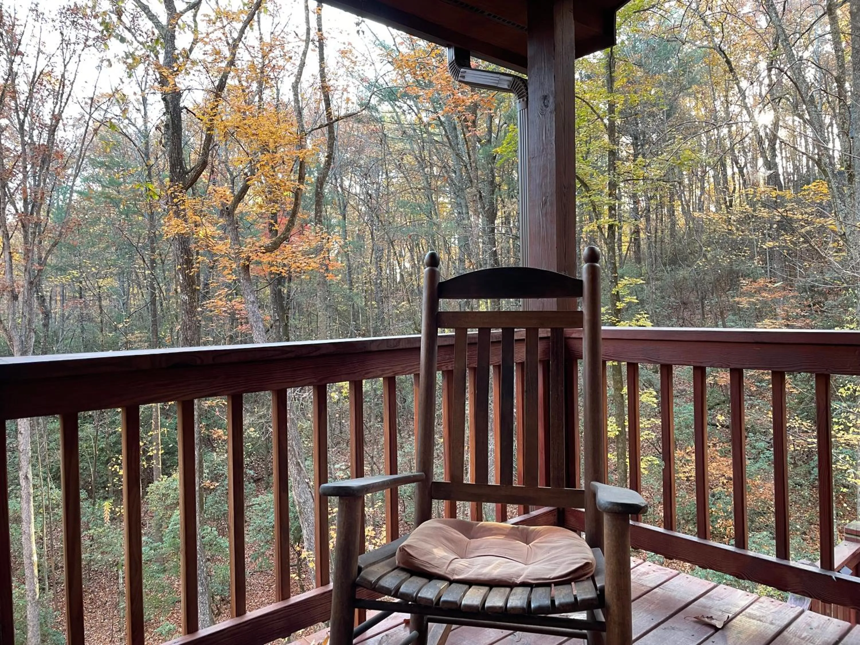 Alpenhaus Cabins Real Log Home in Helen Ga Mountains with hot tub and balconies