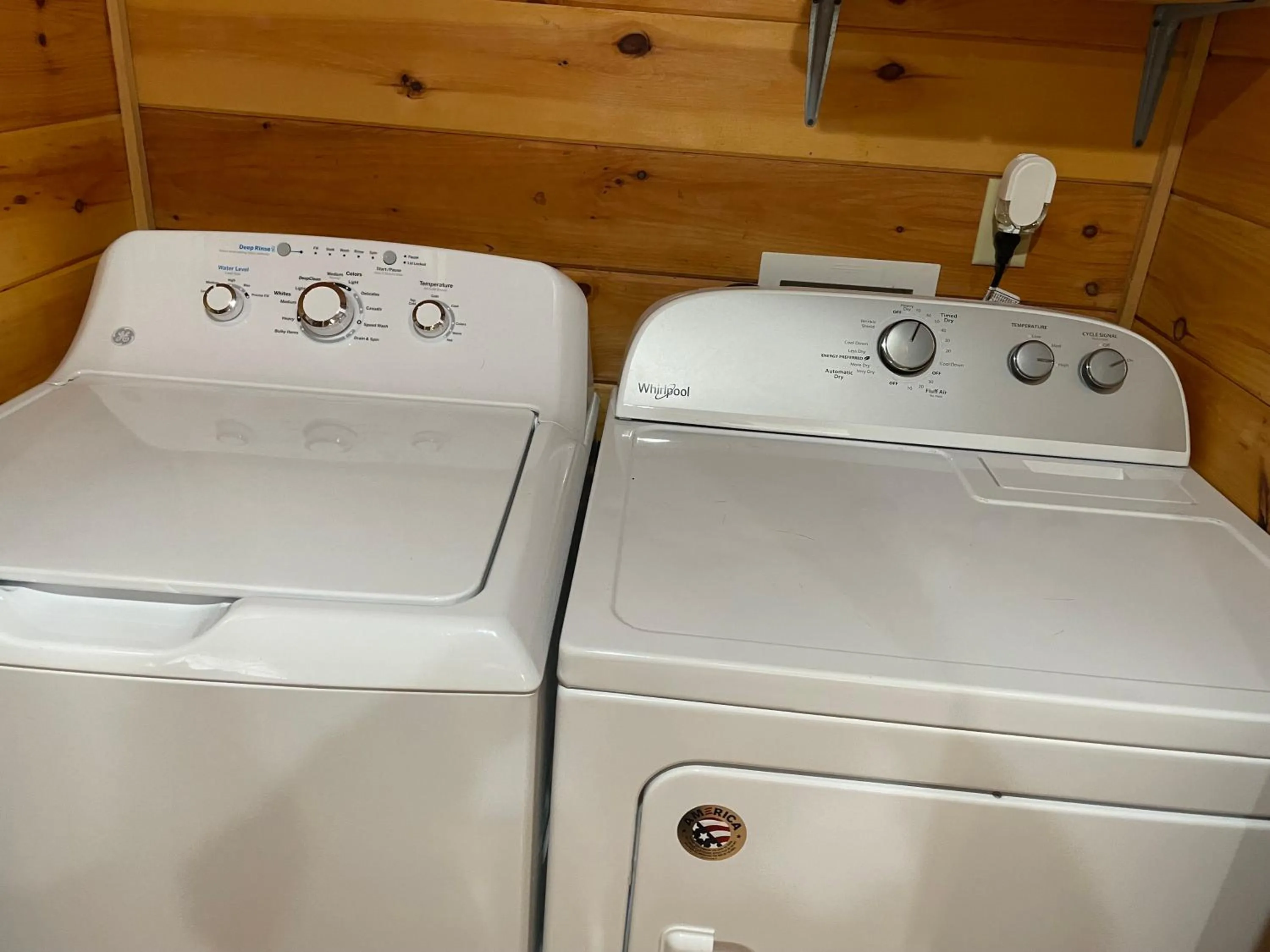 Alpenhaus Cabins Real Log Home in Helen Ga Mountains with hot tub and balconies