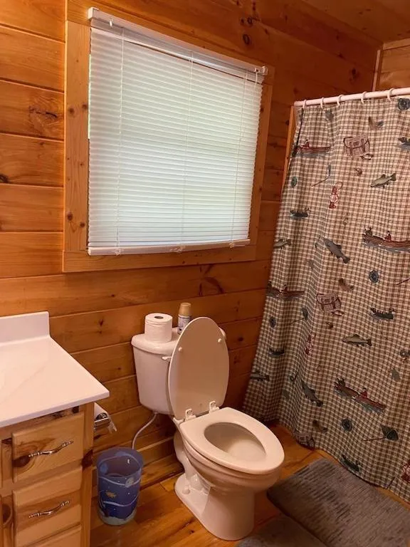 Alpenhaus Cabins Real Log Home in Helen Ga Mountains with hot tub and balconies