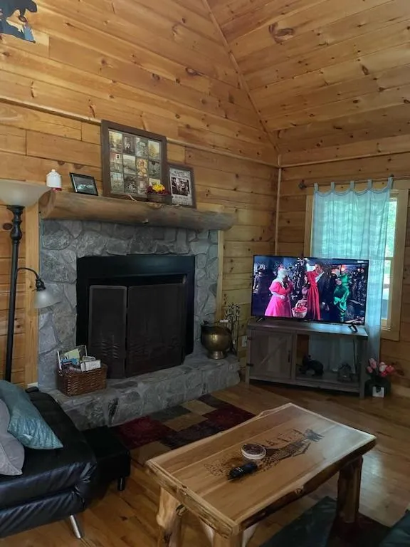 Alpenhaus Cabins Real Log Home in Helen Ga Mountains with hot tub and balconies