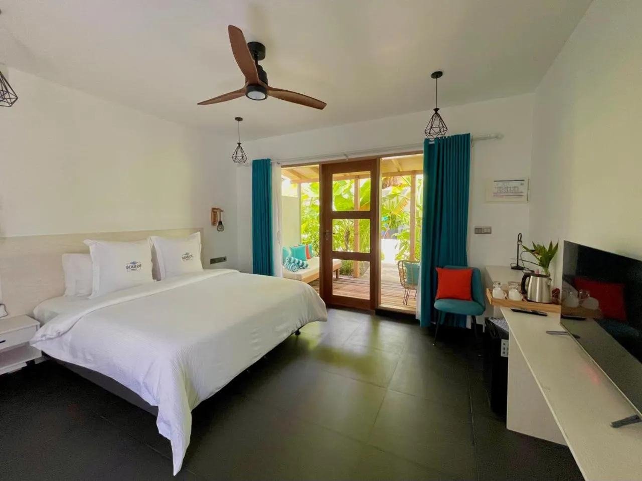 Bedroom, Bed in Seaside Dhigurah