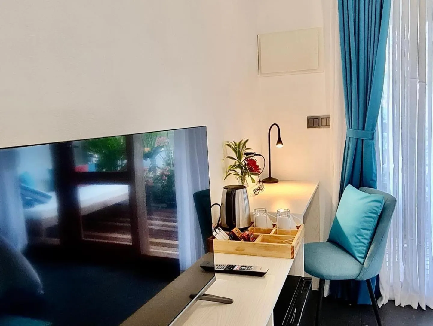 Coffee/tea facilities, Bed in Seaside Dhigurah